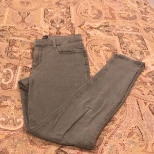 Olive green mid rise legging.